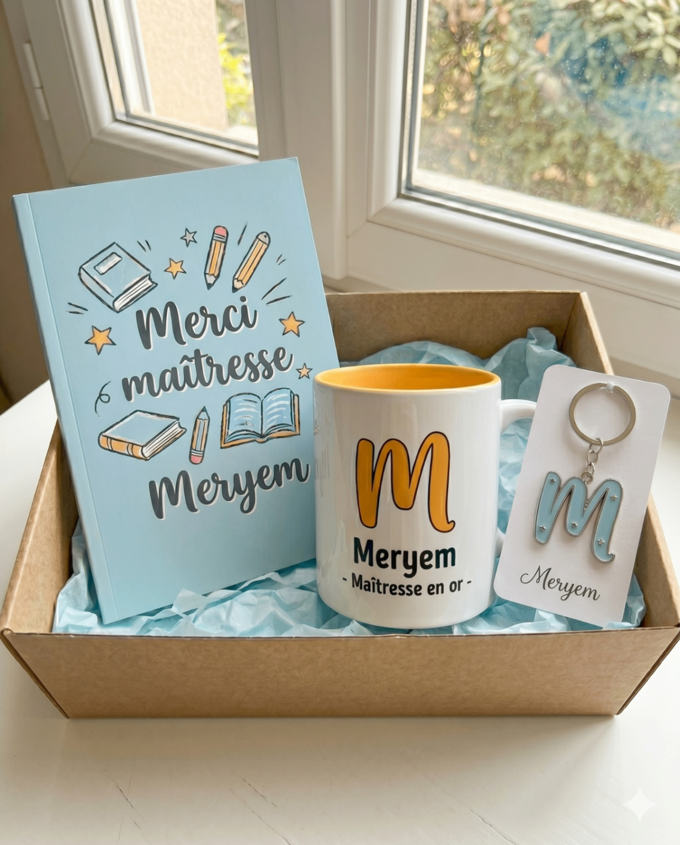 Box cadeau Happy Label personnalisée pour maîtresse avec carnet, mug et porte-clés
