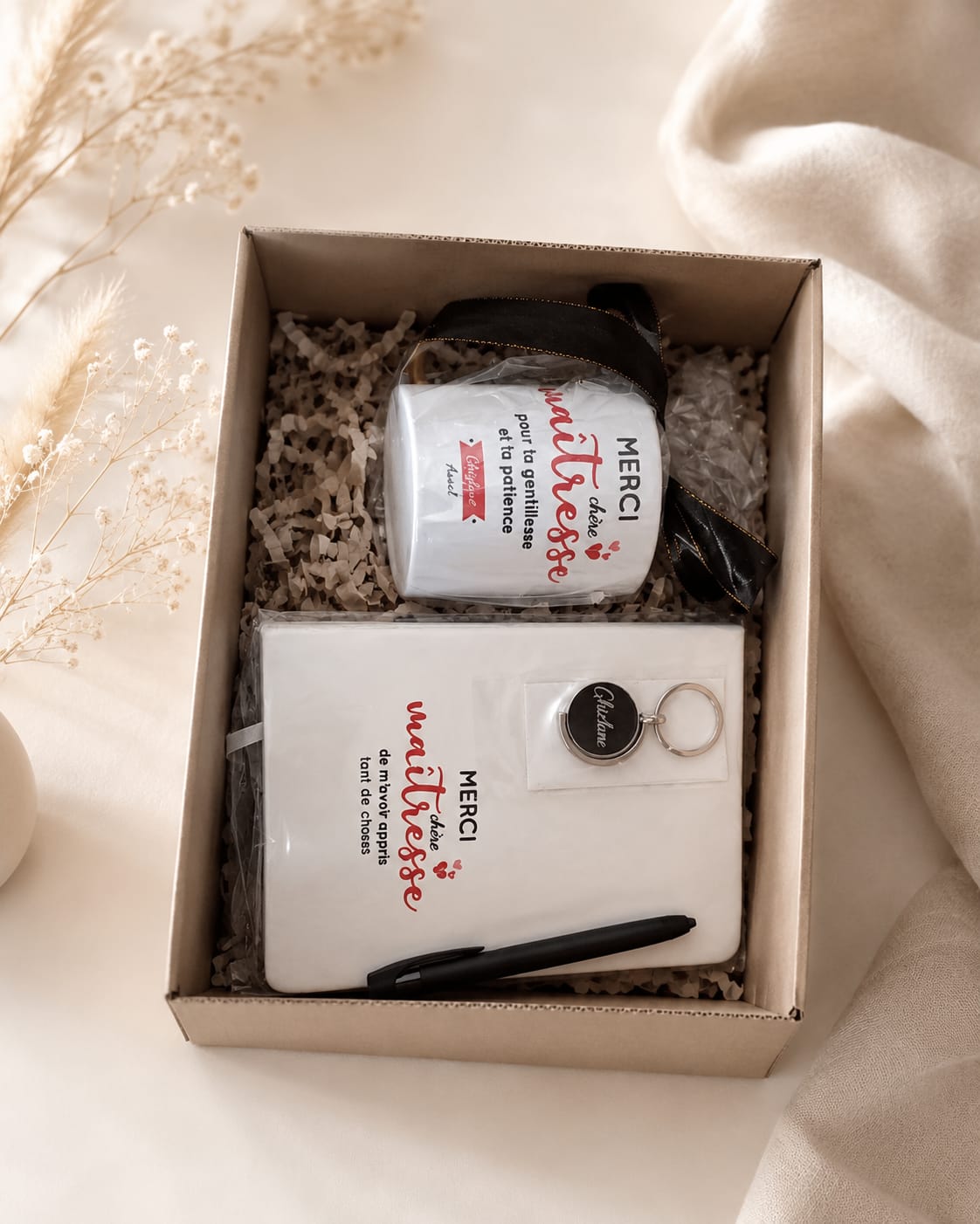 Box cadeau Happy Label avec mug, carnet, stylo et porte-clés personnalisés